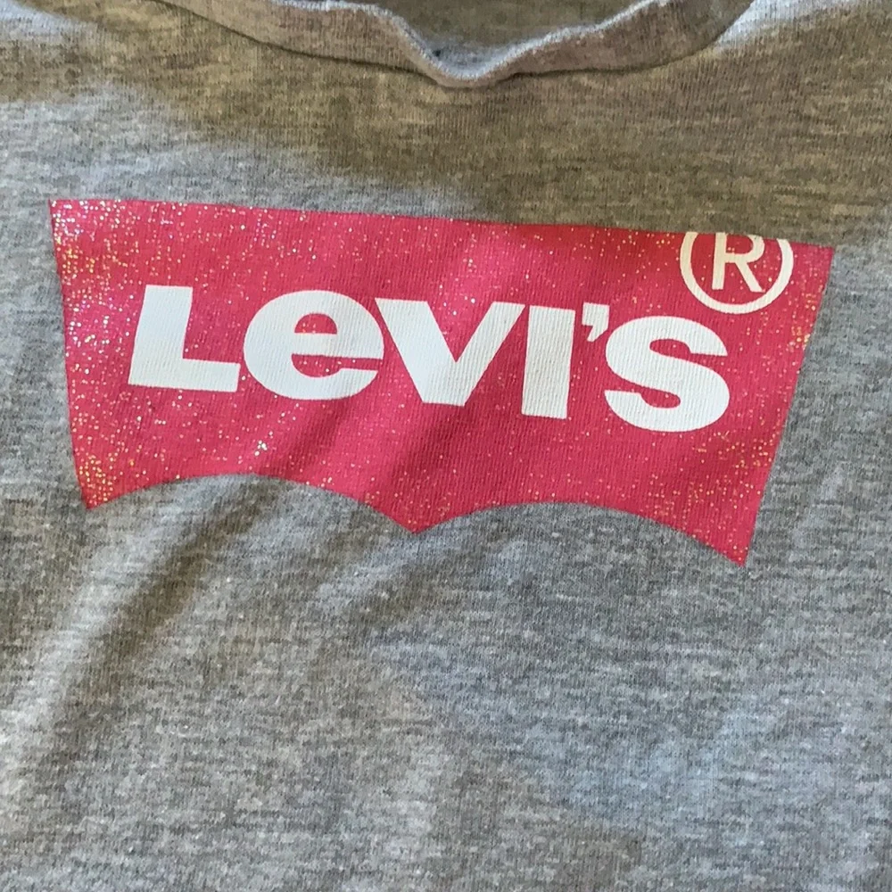 Levi’s tee & Gap Denim wide leg culotte jeans